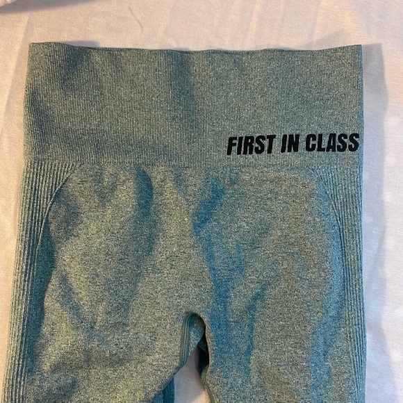 NWOT Womens First In Class Seamless booty scrunch Mint Leggings center podium - Picture 6 of 8
